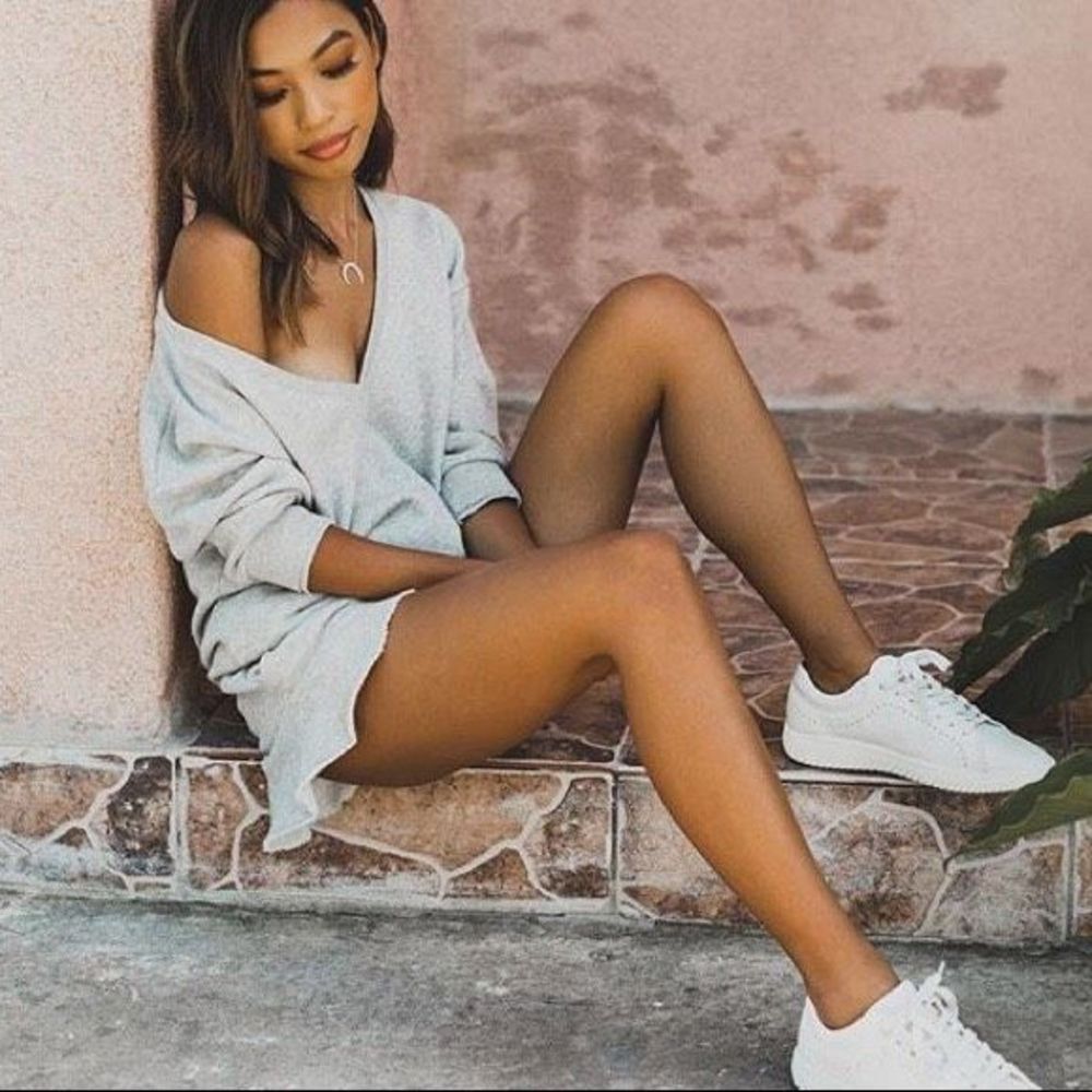 Nation LTD Raya Sweatshirt gray v neck size medium